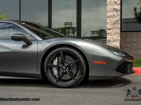 Used 2017 Ferrari 488 GTB RWD image 13