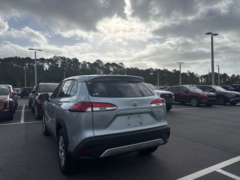 Used 2023 Toyota Corolla Cross L image 3