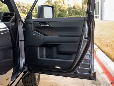 Used 2025 Lexus GX 550 w/ Accessory Package (Z1) image 97