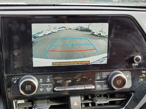 Used 2023 Toyota Highlander XSE image 21