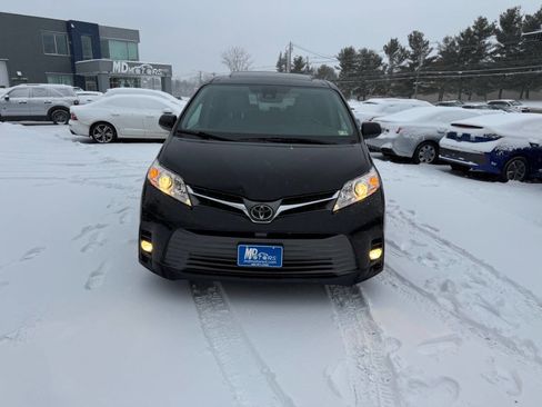 Used 2019 Toyota Sienna XLE Premium image 3