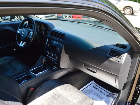 Used 2014 Dodge Challenger SXT Plus RWD image 19