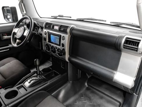 Used 2010 Toyota FJ Cruiser 2WD w/ Convenience Pkg image 14