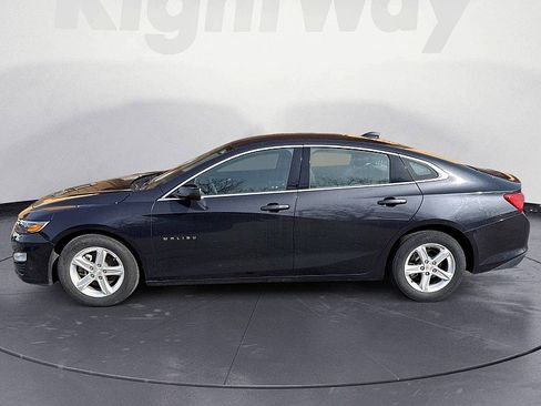 Used 2023 Chevrolet Malibu LT FWD image 2