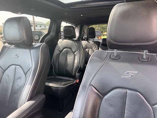Used 2025 Chrysler Pacifica Limited FWD image 30