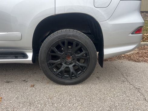 Used 2018 Lexus GX 460 Premium w/ Premium Package image 8