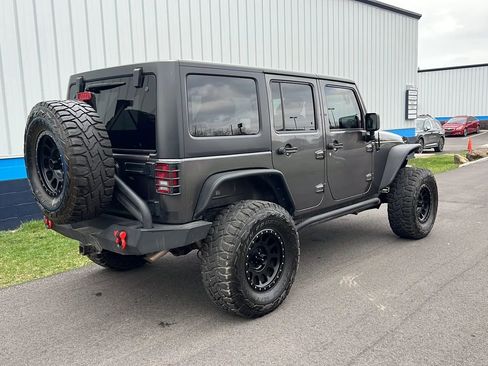 Used 2014 Jeep Wrangler Unlimited Sahara w/ Connectivity Group AWD/4WD image 5
