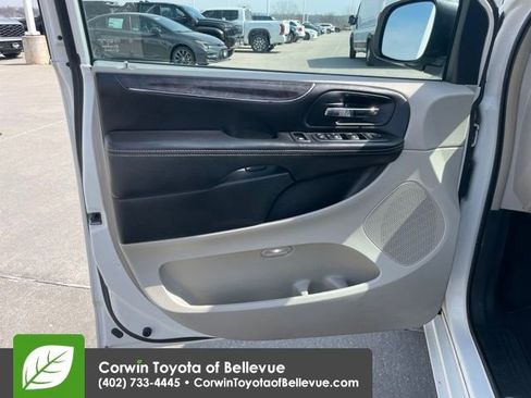 Used 2013 Chrysler Town & Country Touring image 18