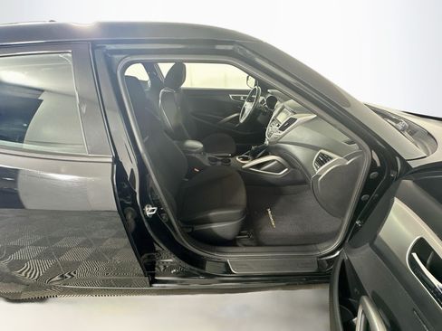 Used 2017 Hyundai Veloster Value Edition FWD image 29
