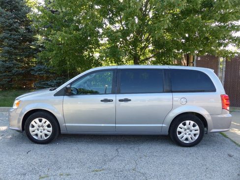 Used 2019 Dodge Grand Caravan SE FWD image 6