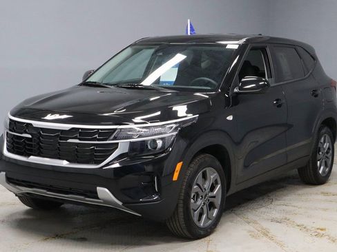 Used 2025 Kia Seltos LX image 6