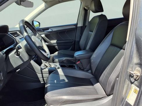 Used 2022 Volkswagen Tiguan SE AWD/4WD image 15