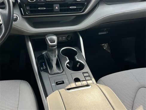 Used 2023 Toyota Highlander LE image 17