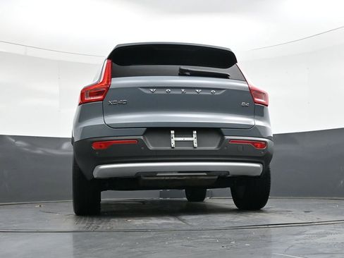 Used 2023 Volvo XC40 B4 Plus image 35