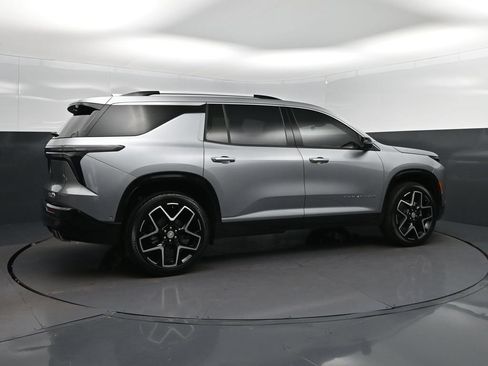 Used 2025 Chevrolet Traverse High Country w/ LPO, Floor Liner Package FWD image 8