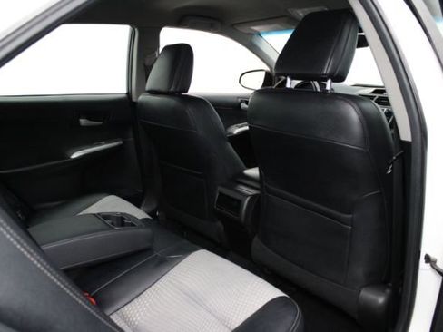 Used 2014 Toyota Camry SE image 24