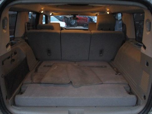 Used 2008 Jeep Commander Sport image 12