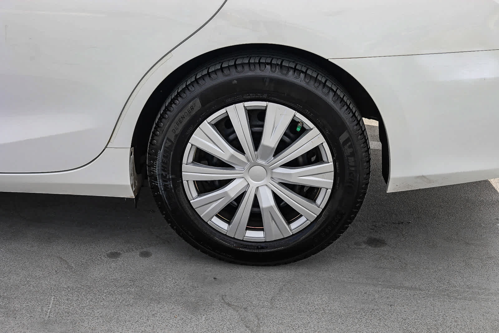 Used 2015 Toyota Camry LE FWD image 11