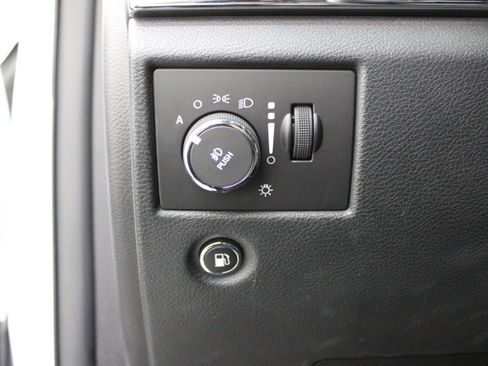 Used 2015 Jeep Grand Cherokee Overland image 20