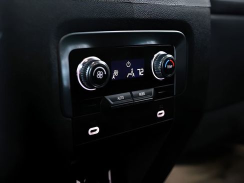 Used 2024 GMC Yukon SLT AWD/4WD image 22