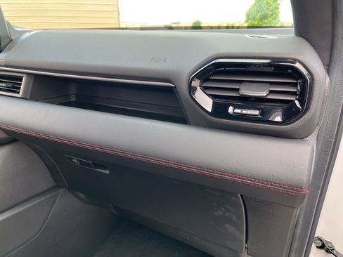 Certified 2025 Honda Pilot Black Edition image 32