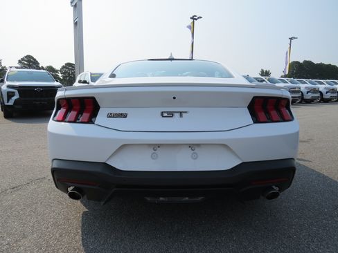 Used 2025 Ford Mustang GT RWD image 8