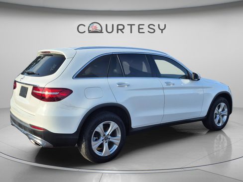 Used 2018 Mercedes-Benz GLC 300 image 3