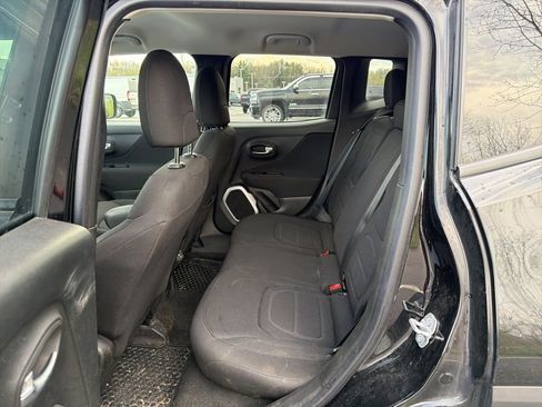 Used 2018 Jeep Renegade Latitude w/ Cold Weather Group image 9