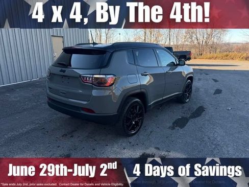 Used 2023 Jeep Compass Latitude AWD/4WD image 5