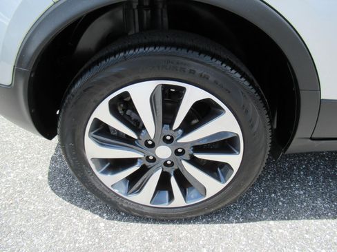 Used 2021 Buick Encore Preferred w/ Safety Package AWD/4WD image 8