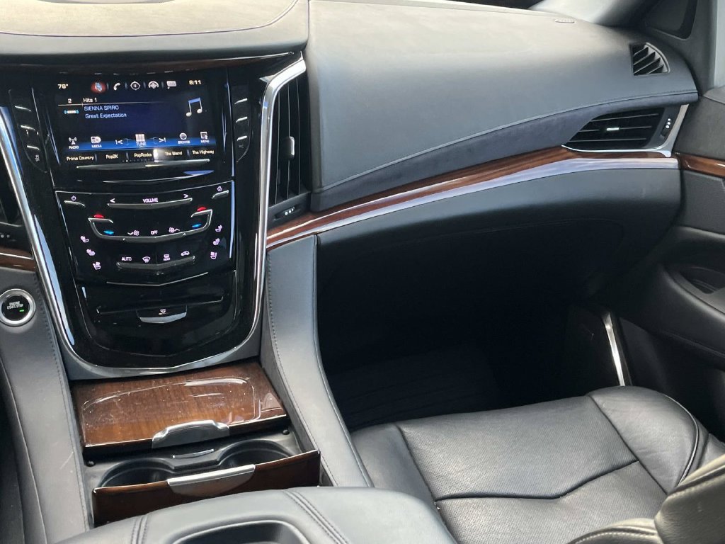 Used 2017 Cadillac Escalade Luxury AWD/4WD image 14