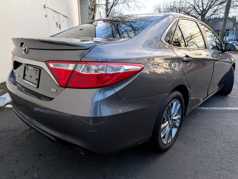Used 2015 Toyota Camry SE image 6