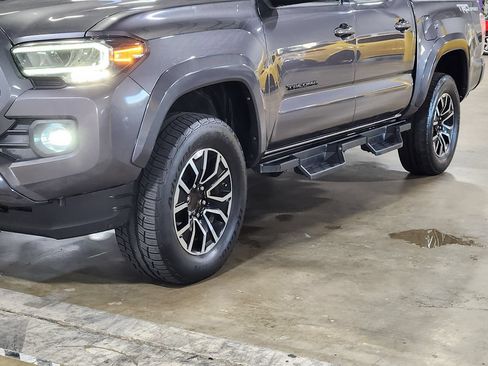 Used 2021 Toyota Tacoma TRD Sport w/ Technology Package RWD image 17