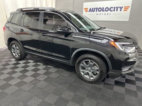 Used 2025 Honda Passport TrailSport image 3