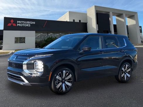 New 2026 Mitsubishi Outlander SE image 1