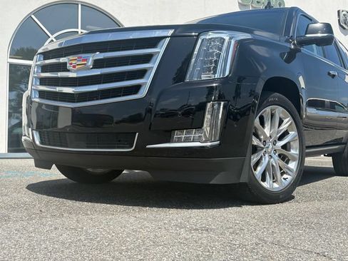 Used 2020 Cadillac Escalade Premium Luxury RWD image 2