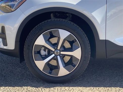 New 2025 Volvo XC40 B5 Core w/ Protection Package Premier image 11