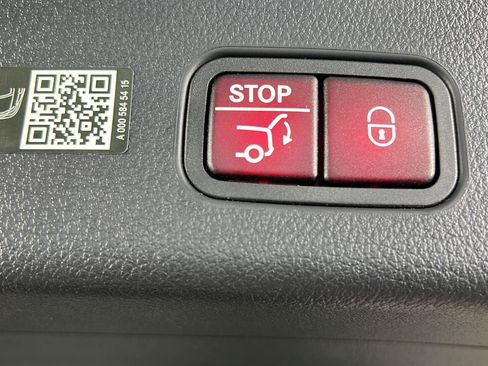 Used 2023 Mercedes-Benz GLC 300 4MATIC image 15