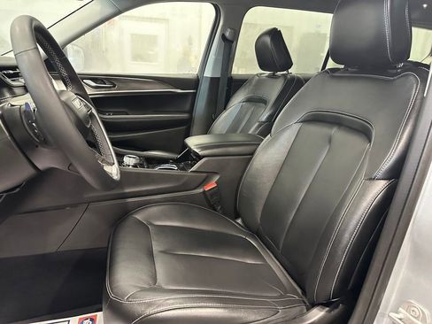 Used 2023 Jeep Grand Cherokee L Limited AWD/4WD image 14