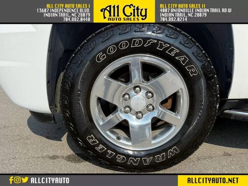 Used 2009 GMC Yukon XL Denali RWD image 16