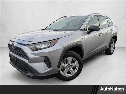 Used 2019 Toyota RAV4 LE image 1