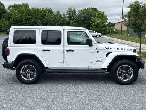 Used 2021 Jeep Wrangler Unlimited Sahara w/ Uconnect 4C Nav & Sound Group AWD/4WD image 9