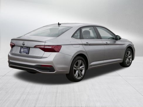 Used 2024 Volkswagen Jetta SE FWD image 7