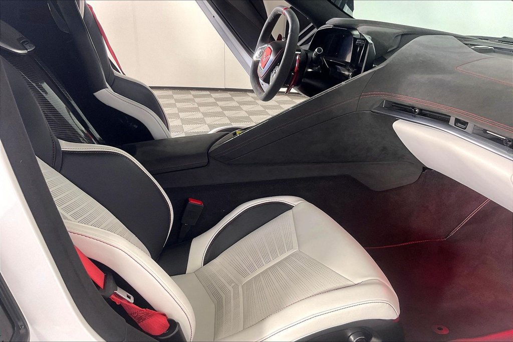 Used 2023 Chevrolet Corvette Stingray Premium Conv w/ Z51 Performance Package RWD image 9