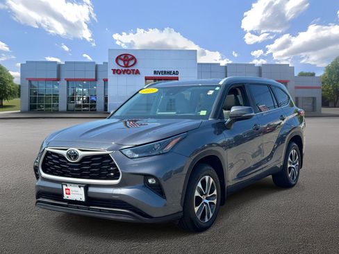 Used 2023 Toyota Highlander XLE AWD/4WD image 40
