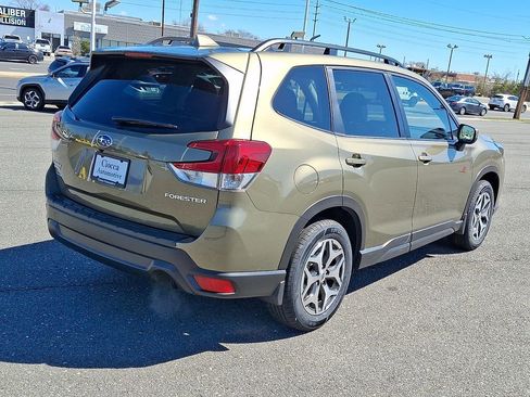 Used 2023 Subaru Forester Premium AWD/4WD image 9