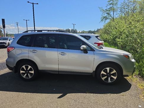 Used 2018 Subaru Forester 2.5i Premium AWD/4WD image 3