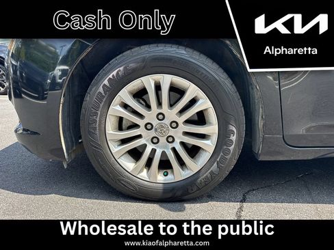 Used 2017 Toyota Sienna XLE w/ XLE Navigation Package FWD image 11