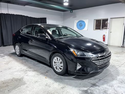 Used 2019 Hyundai Elantra SE w/ Cargo Package image 2