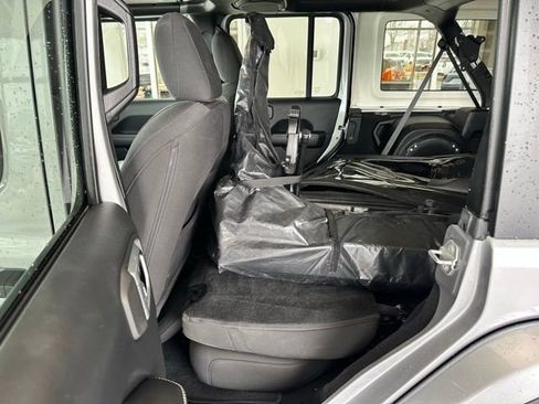 Used 2018 Jeep Wrangler Unlimited Sahara w/ Dual Top Group image 14